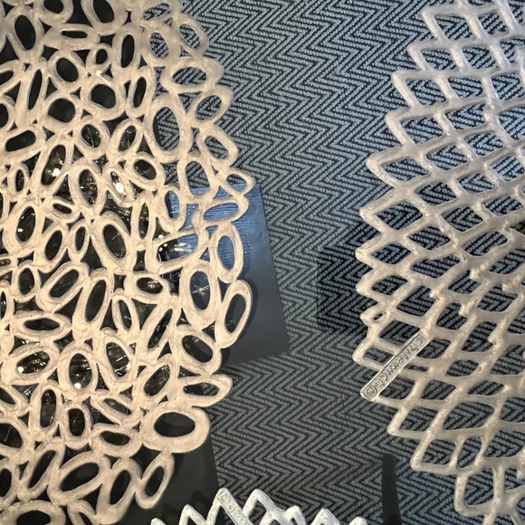 Chilewich place setting, laser-cut, perforated, organic shapes, in silver. - Picture 8 of 16